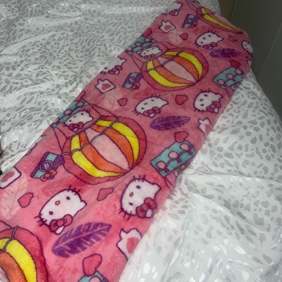 hello kitty throw - Picture 2 of 2